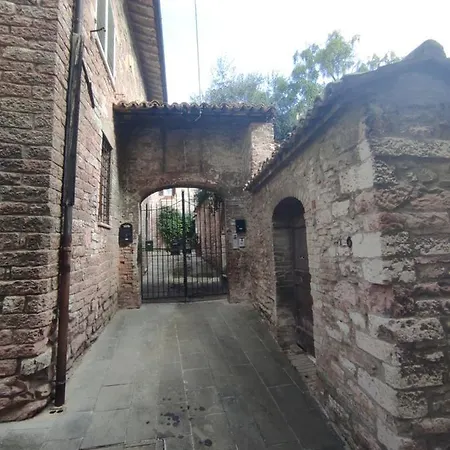 All'archetto Del Terz'ordine Konukevi